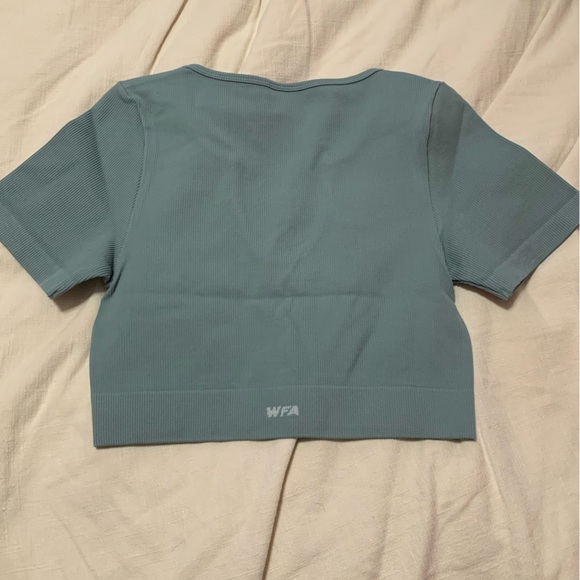 White Fox seamless crop tee - Picture 4 of 4